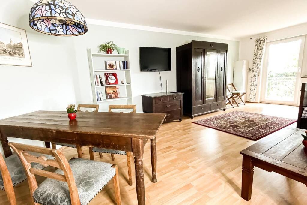 Apartment Am Auensee Mit Grosser Terrasse & Privat-Parkplatz Leipzig Buitenkant foto